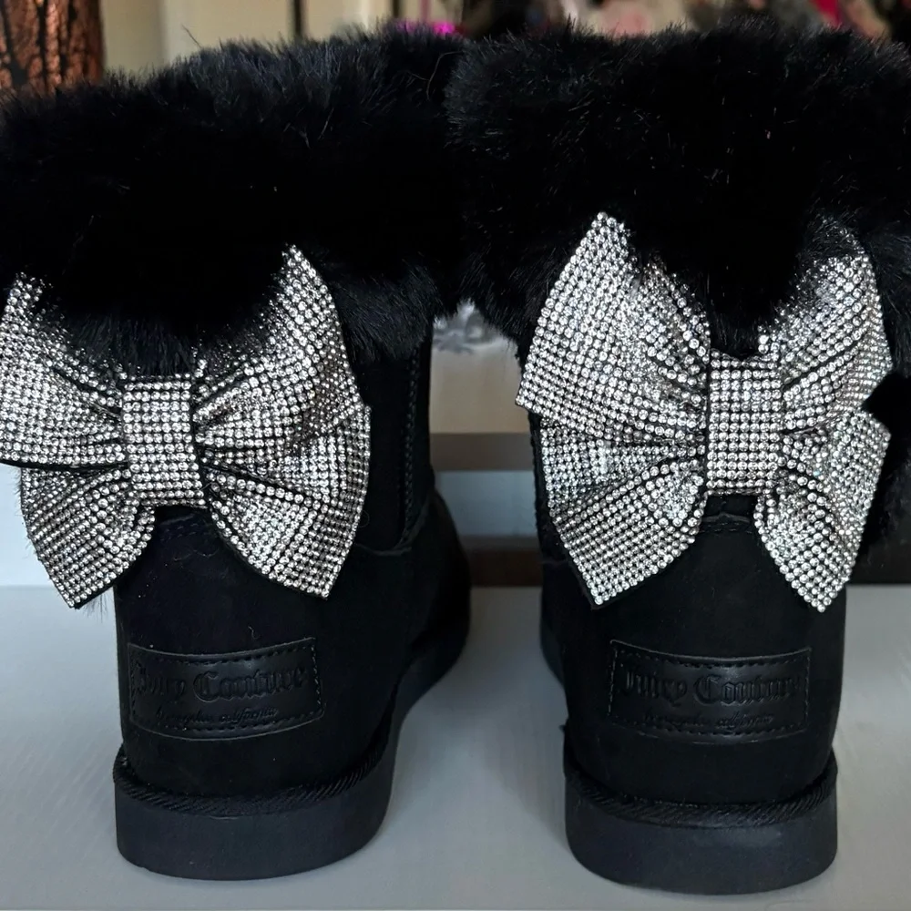 NEW Juicy Couture Black Fur-Lined Boots w/ Crystal Bow Sz 6 - Picture 1 of 4